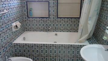 House, 3 Bedrooms, Accessible, Smoking | Interior