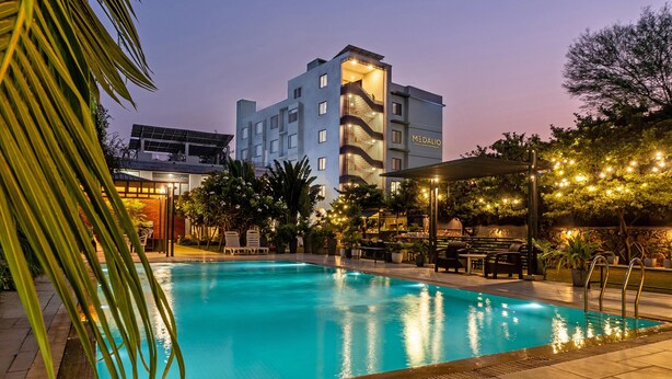 Indoor pool - Medalio Resort Udaipur Shobhagpura (Udaipur)