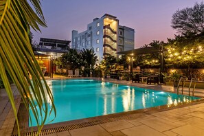 Indoor pool - Medalio Resort Udaipur Shobhagpura (Udaipur)