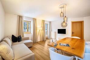 TV - Apartment "Mountain Residence Kasern Nr 1" with Mountain View, Garden & Wi-Fi (Prettau)