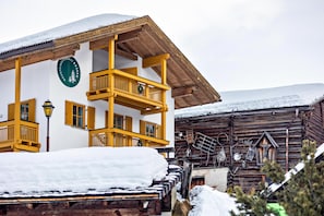 A traditional wooden building with balconies and a sign indicating it is a mountain residence. - Apartment "Mountain Residence Kasern Nr 3" with Mountain View, Garden & Wi-Fi (Prettau)