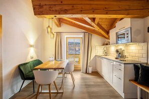 Fridge, microwave, stovetop, dishwasher - Apartment "Mountain Residence Kasern Nr 3" with Mountain View, Garden & Wi-Fi (Prettau)