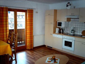 Fridge, microwave, oven, dishwasher - Apartment 3 - Apartments Seerose (Pertisau)