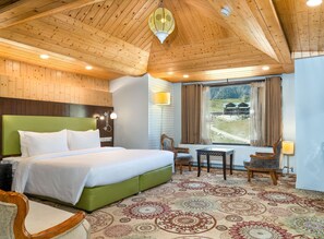 Junior Suite | Meja, ruang kerja komputer riba, seterika/papan seterika, Wi-fi percuma 