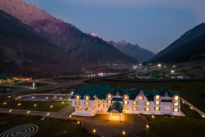 View from property - Country Inn & Suites by Radisson, Sonamarg (Gund)