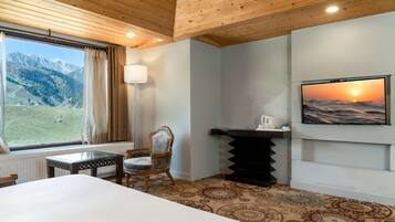 Junior Suite | Desk, laptop workspace, iron/ironing board, free WiFi