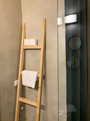 Apartment | Bathroom | Shower, towels - Luxury-1bed Apartment With Porch in Greece (Patras)