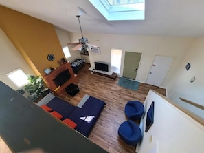 Smart TV, fireplace