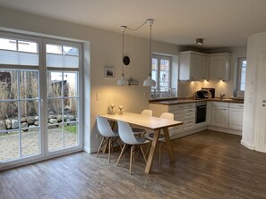 Fridge, oven, dishwasher, coffee/tea maker