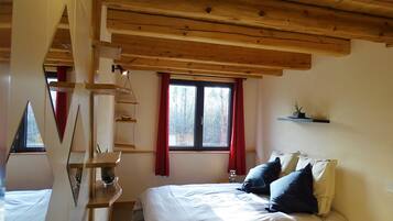 3 bedrooms, iron/ironing board, travel crib, free WiFi