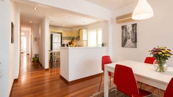 Departamento, 2 habitaciones, balcón, vista al océano | Comedor