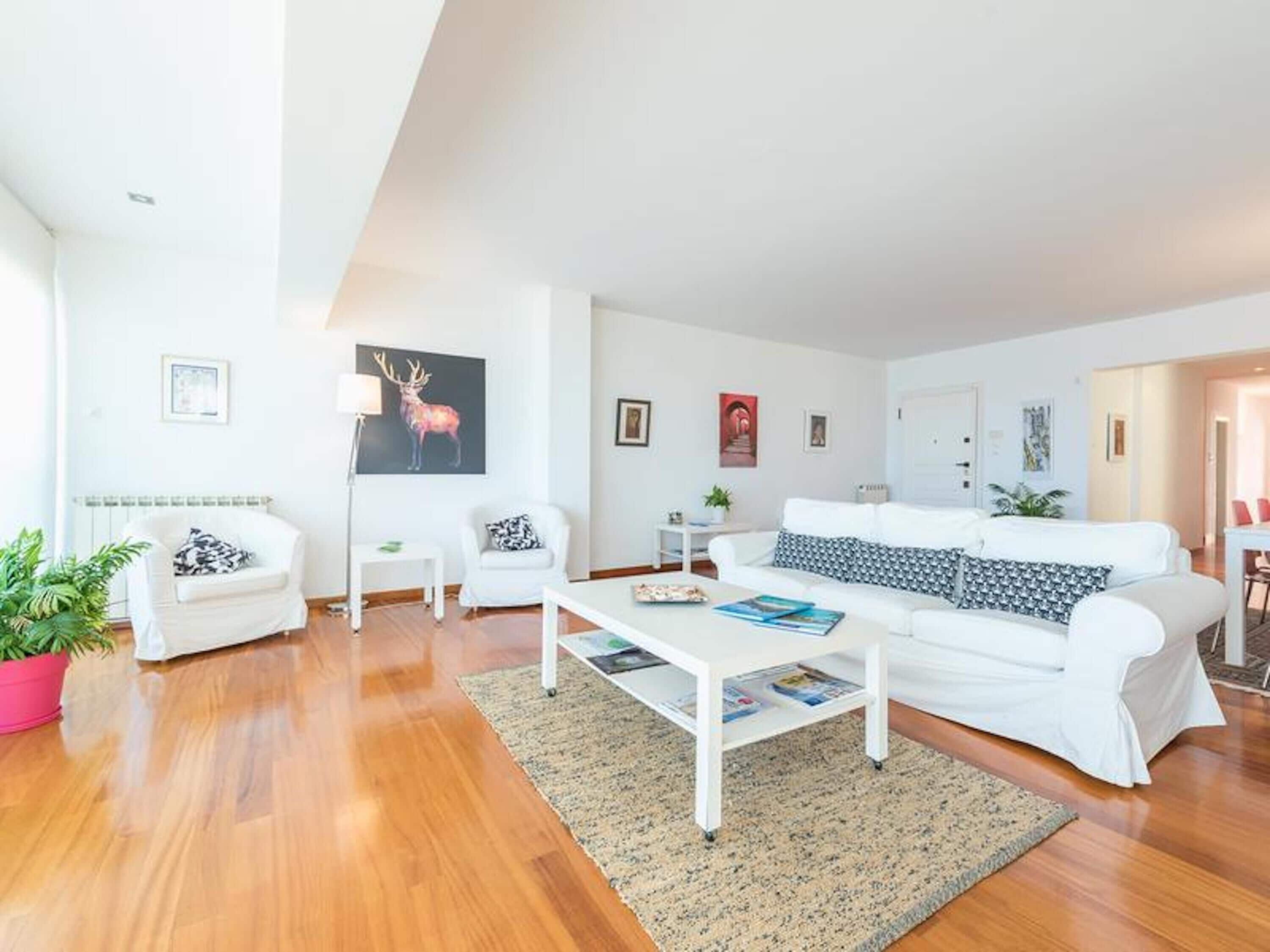 Apartment, 2 Bedrooms, Balcony, Ocean View | Living room | TV