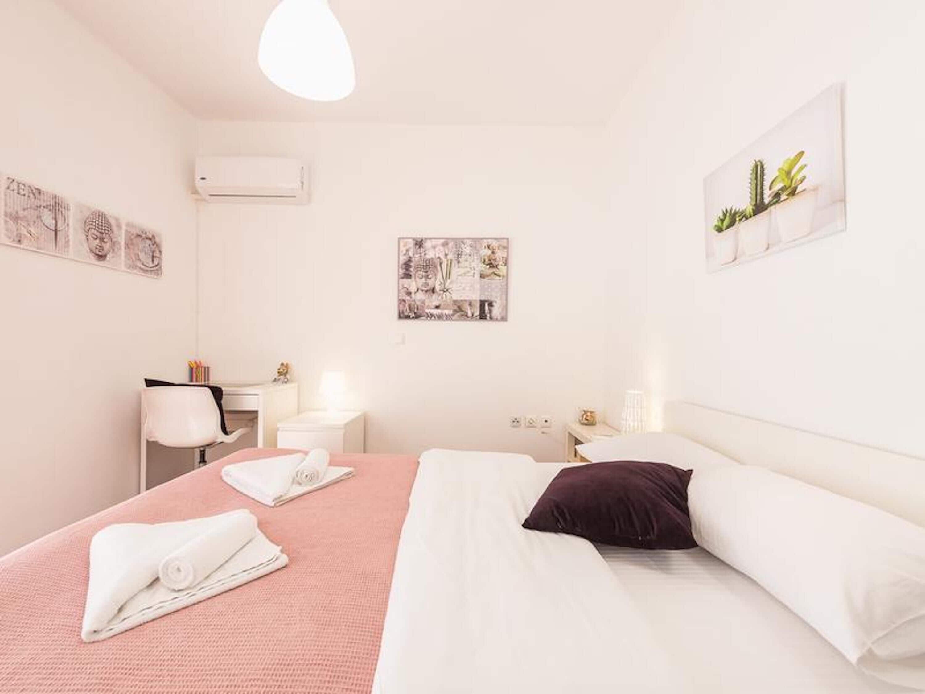 Apartment, 2 Bedrooms, Balcony, Ocean View | 2 bedrooms, iron/ironing board, travel cot, bed sheets