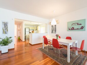 アパートメント 2 ベッドルーム バルコニー オーシャンビュー | ダイニングルーム