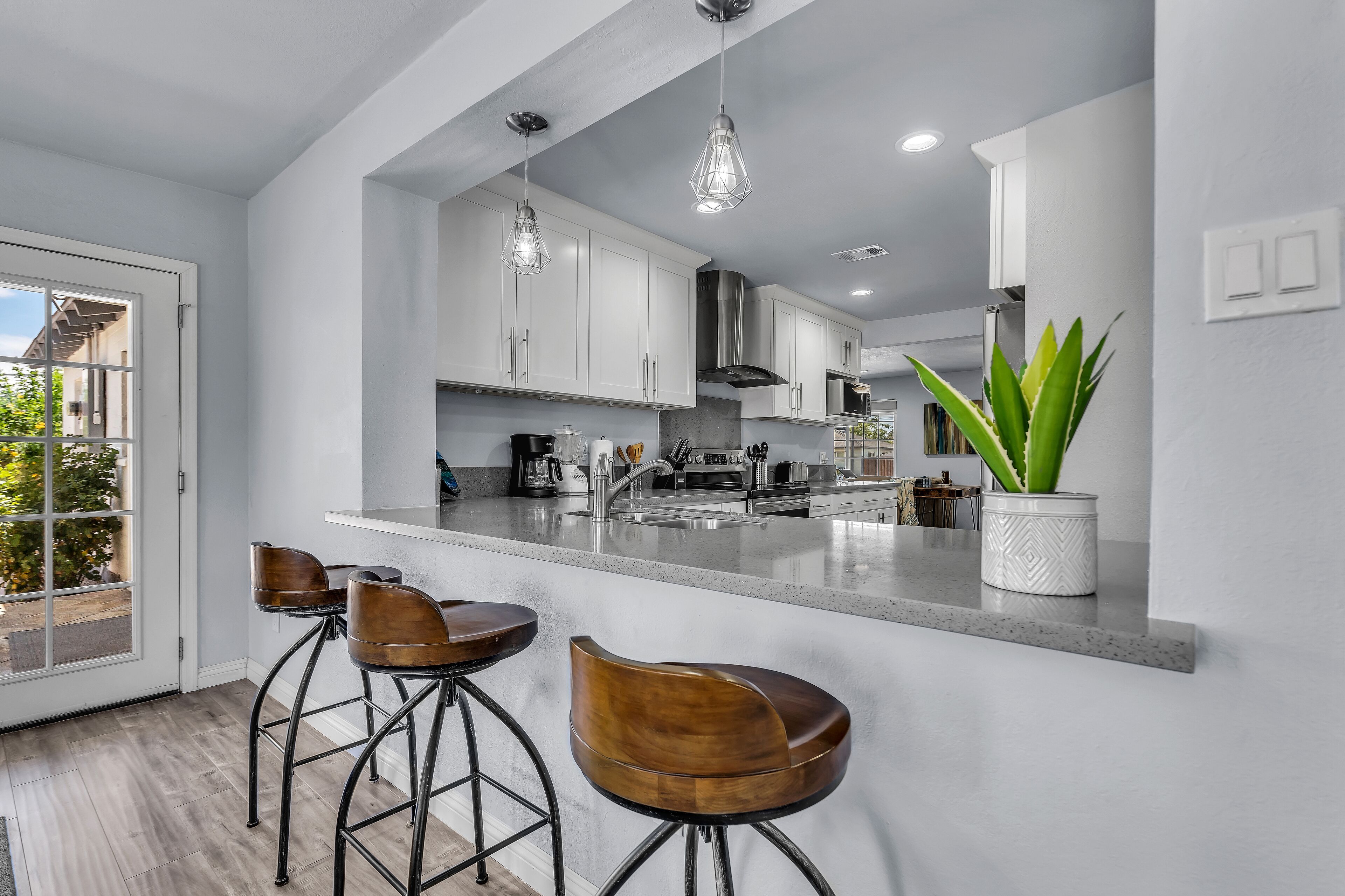 ثلاجة، ميكروويف، فرن، موقد طهي مسطح