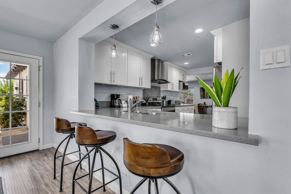 Fridge, microwave, oven, stovetop - Happy Haus, Uptown, Close to AZ-51, Downtown, Pool (Phoenix)