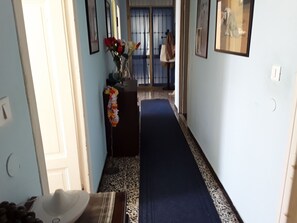 Gemeinsamer Schlafsaal, 1 Schlafzimmer, Balkon, Bergblick | Flur