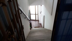 Asrama Umum, 1 kamar tidur, balkon, pemandangan gunung | Lorong