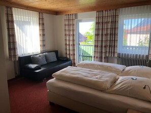 Kamar Double | Meja kerja, Wi-Fi gratis, dan seprai linen