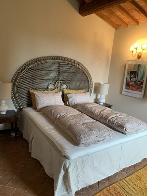 7 habitaciones, tabla de planchar con plancha, cuna de viaje y wifi 