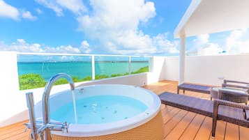 Royal Suite Villa Premium - 2 beds | Balcony view