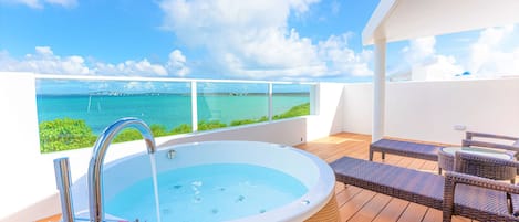 Royal Suite Villa Premium - 2 beds | Balcony view