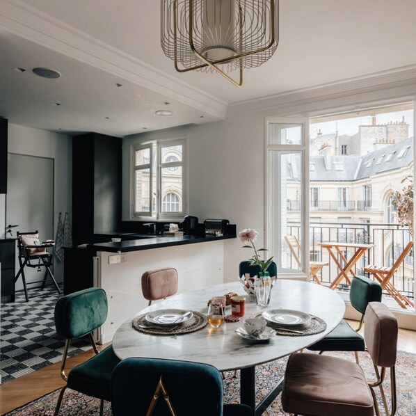 تناول الطعام