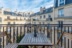 تناول الطعام بالخارج