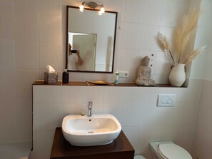 Unclassified image, 4 of 16, button