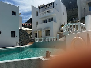 Apartamento, 2 habitaciones, balcón, vistas al jardín | Piscina | Una piscina al aire libre