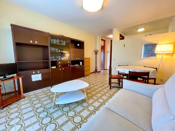 Appartement, 1 chambre, balcon, vue sur l’océan | Salle de séjour