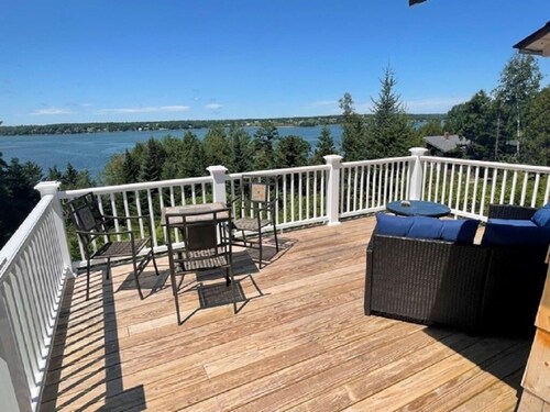 Classic Orr’s Island, Maine Cottage, sleeps 4, 1 Bath, Stunning ocean views!