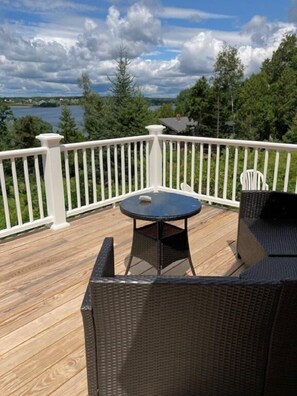 Terrace/patio - Classic Orr’s Island, Maine Cottage, sleeps 4, 1 Bath, Stunning ocean views! (Orr's Island)