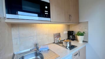 Geladeira, micro-ondas, fogão, lava-louças