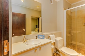 Apartment, 1 Bedroom, City View | Bathroom