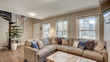 Televisión, videojuegos, libros y biblioteca musical