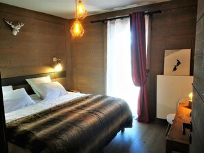 2 bedrooms, iron/ironing board, free WiFi