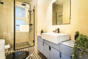 Apartament | Bany | Combinació de dutxa i banyera 