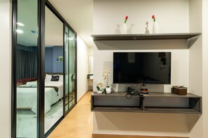 Suite, 2 Bedrooms | Desk, blackout curtains, free WiFi, bed sheets - Metro Hotel Ratchada 36 by Zuzu (Bangkok)