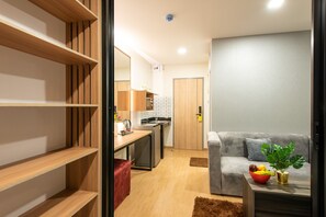 Habitación Deluxe | Caja fuerte, escritorio, cortinas opacas y wifi gratis