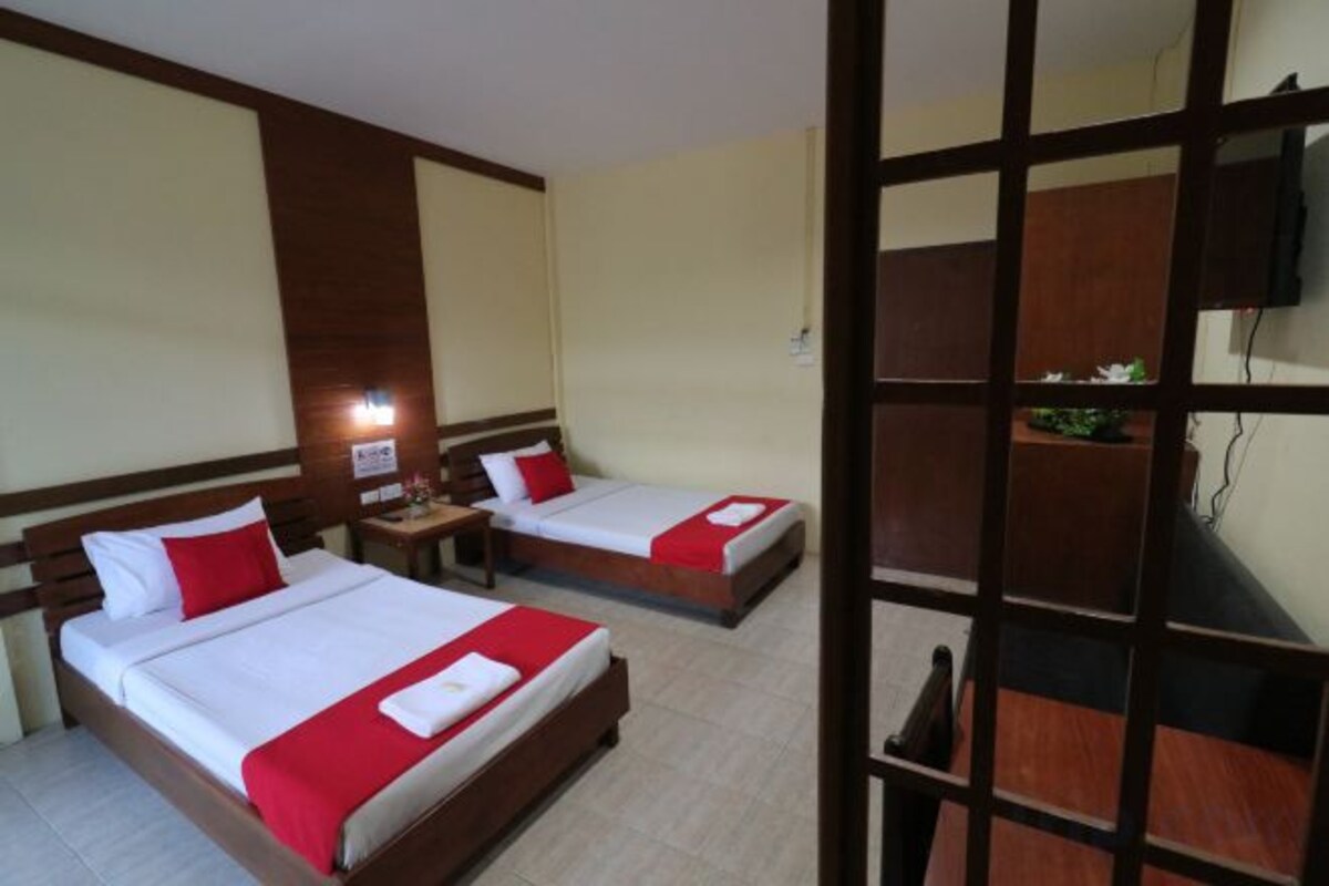 Escritorio, wifi gratis y ropa de cama