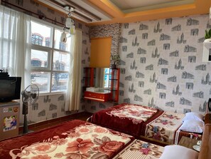 Superior Quadruple Room | Free WiFi, bed sheets - Minh Van Hotel (Da Lat)