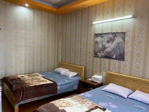 Superior Quadruple Room | Interior - Minh Van Hotel (Da Lat)
