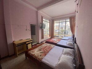 Superior Family Room | Desk, free WiFi, bed sheets - Thu Tam Hotel (Da Lat)
