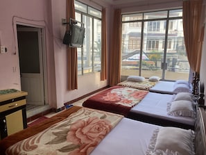 Superior Family Room | Desk, free WiFi, bed sheets - Thu Tam Hotel (Da Lat)