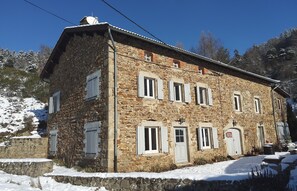 المنشأة من الخارج