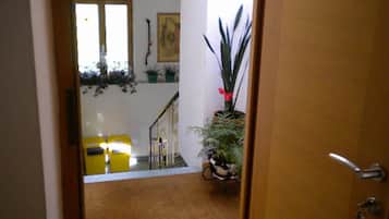 Apartment, 2 Bedrooms, Smoking, Balcony | Hallway