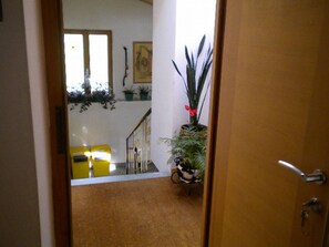 아파트, 침실 2개, 흡연, 발코니 | 복도