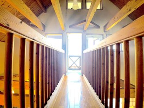 المنشأة من الداخل