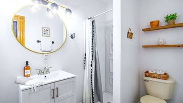 Dusch, miljövÀnliga toalettartiklar, hÄrtork och handdukar